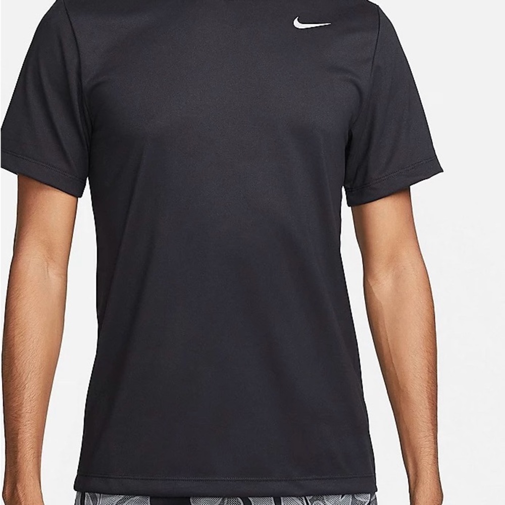 Nike Men's Gray Short Sleeve Tee